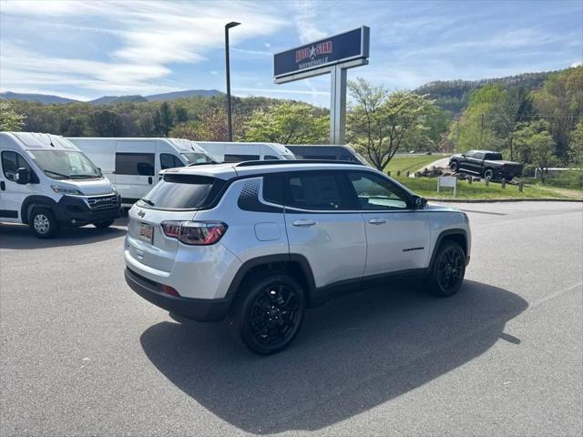 2025 Jeep Compass COMPASS LATITUDE 4X4