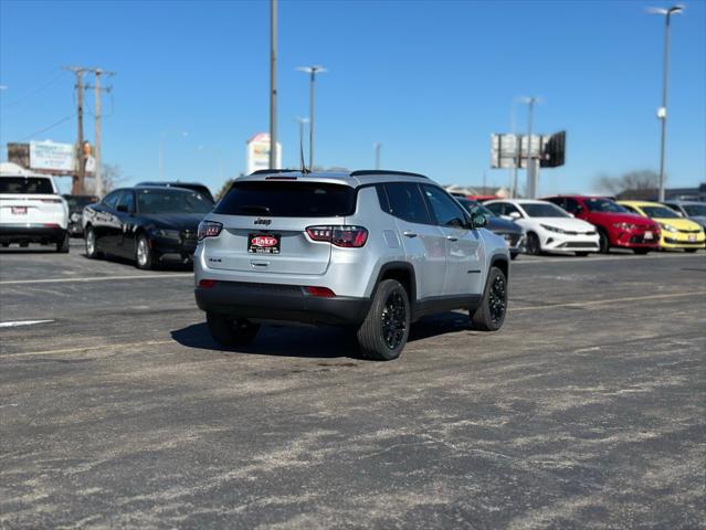 2025 Jeep Compass COMPASS LATITUDE 4X4