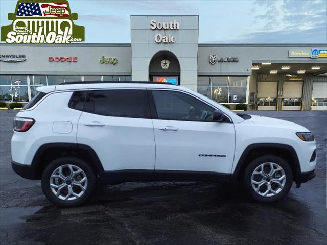 2025 Jeep Compass COMPASS LATITUDE 4X4