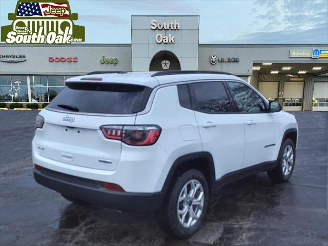 2025 Jeep Compass COMPASS LATITUDE 4X4