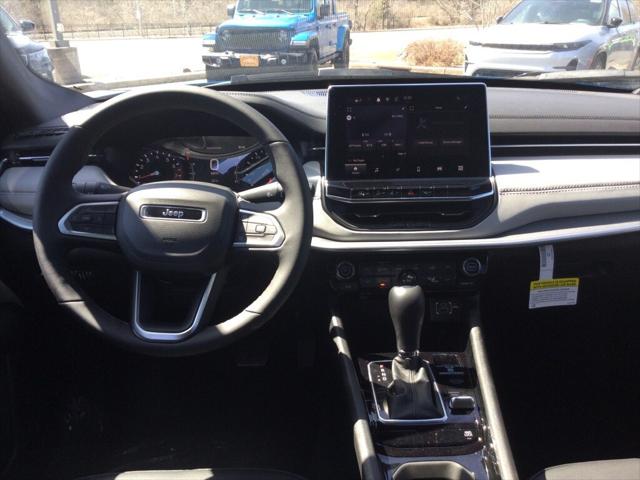 2025 Jeep Compass COMPASS LIMITED 4X4