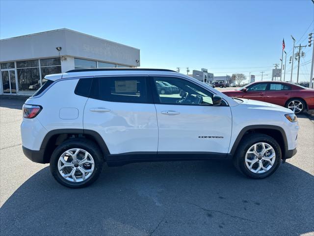 2025 Jeep Compass COMPASS LATITUDE 4X4