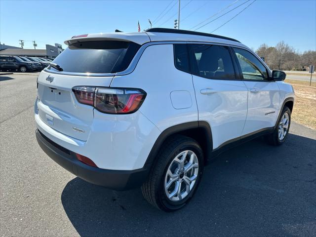 2025 Jeep Compass COMPASS LATITUDE 4X4