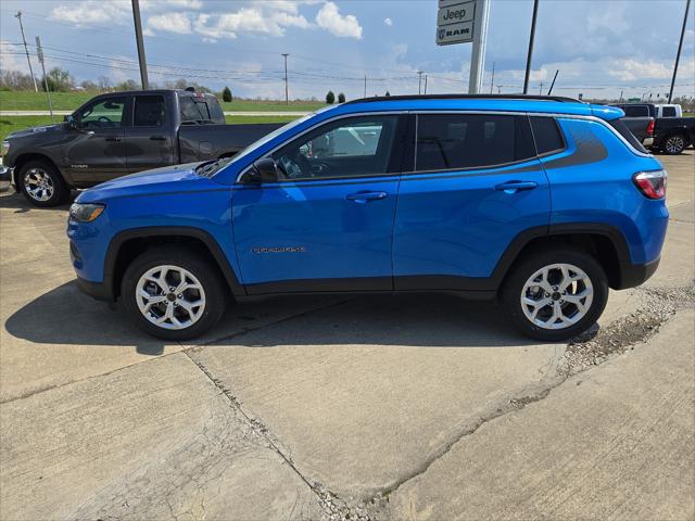 2025 Jeep Compass COMPASS LATITUDE 4X4