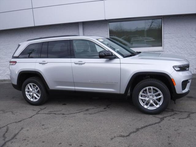 2025 Jeep Grand Cherokee GRAND CHEROKEE LAREDO X 4X4
