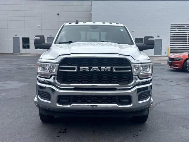 2024 RAM 3500 Tradesman Crew Cab 4x4 8 Box