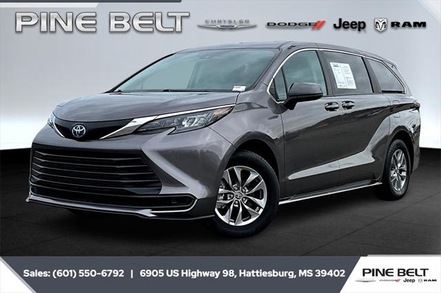 2024 Toyota Sienna LE