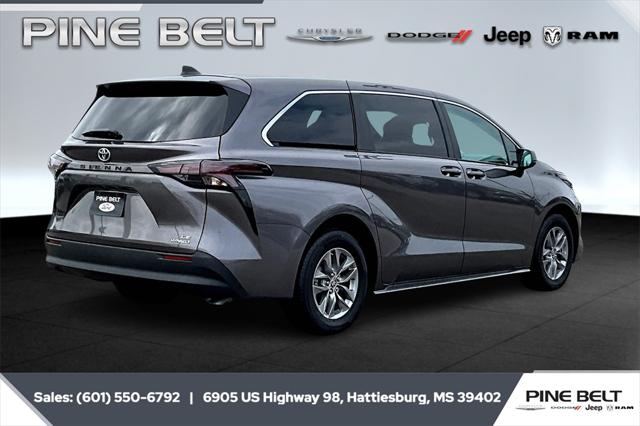 2024 Toyota Sienna LE