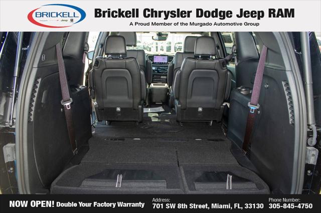 2025 Chrysler Pacifica Select