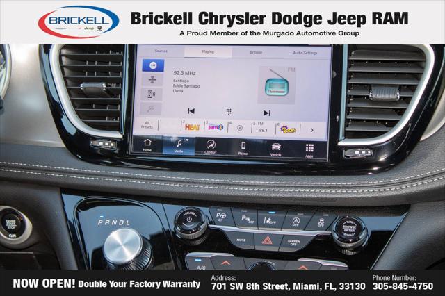 2025 Chrysler Pacifica Select