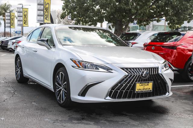 2025 Lexus ES 300h F SPORT Design