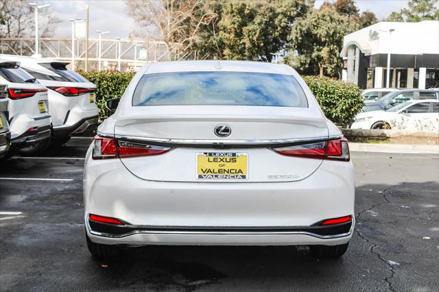 2025 Lexus ES 300h F SPORT Design