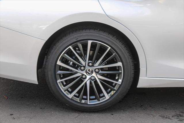 2025 Lexus ES 300h F SPORT Design