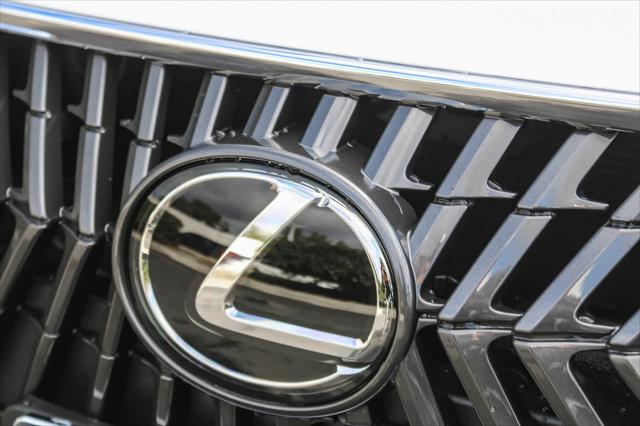 2025 Lexus ES 300h F SPORT Design