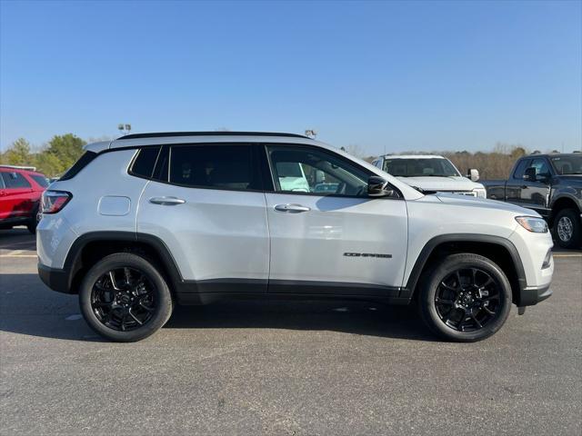 2025 Jeep Compass COMPASS LATITUDE 4X4