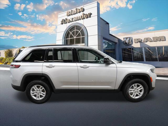2025 Jeep Grand Cherokee GRAND CHEROKEE LAREDO 4X4
