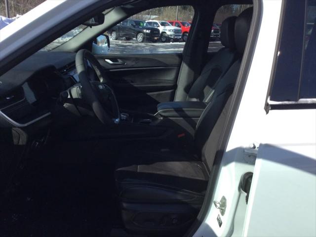 2024 Jeep Grand Cherokee L Altitude 4x4