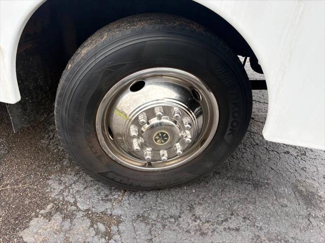 2006 Ford F-53 4X2  208 228 in. WB