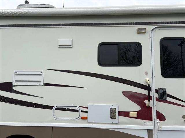 2006 Ford F-53 4X2  208 228 in. WB