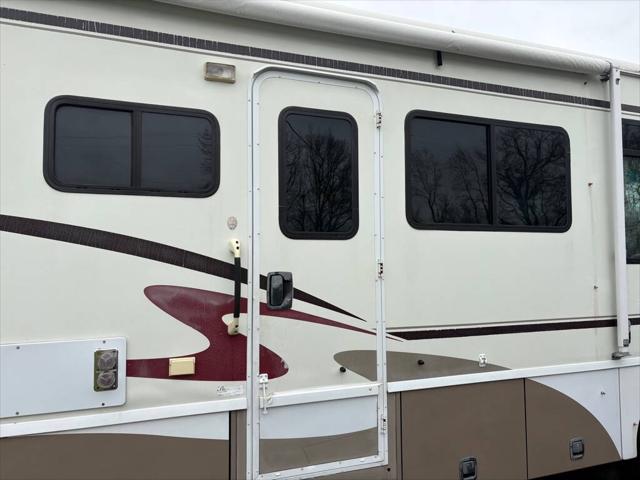 2006 Ford F-53 4X2  208 228 in. WB