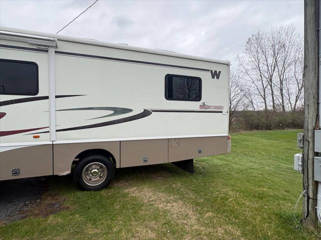 2006 Ford F-53 4X2  208 228 in. WB