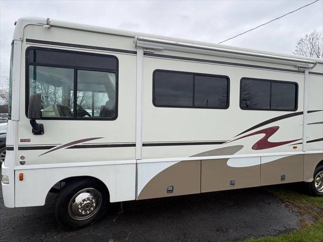 2006 Ford F-53 4X2  208 228 in. WB
