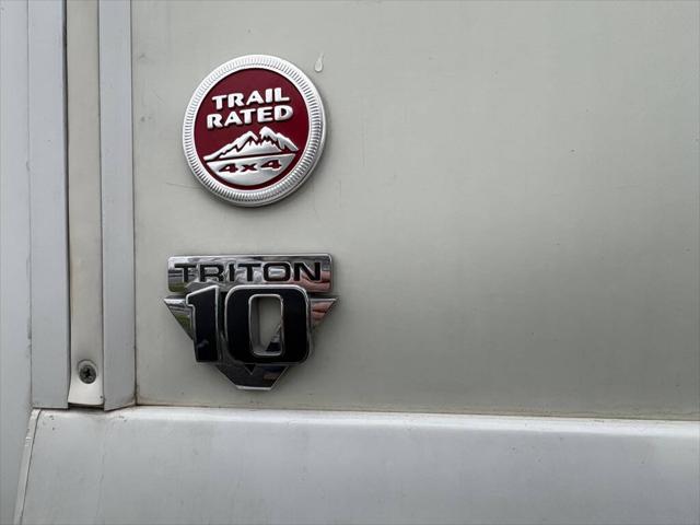 2006 Ford F-53 4X2  208 228 in. WB