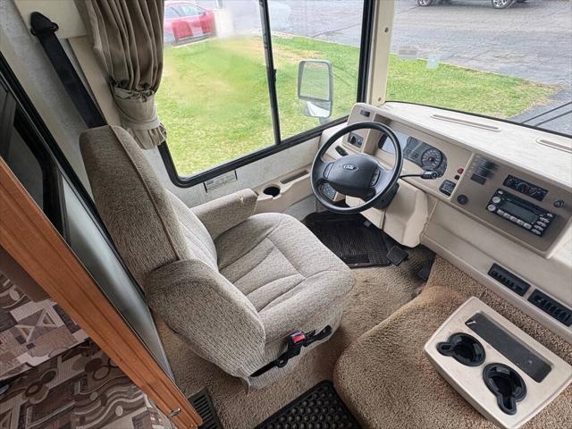 2006 Ford F-53 4X2  208 228 in. WB