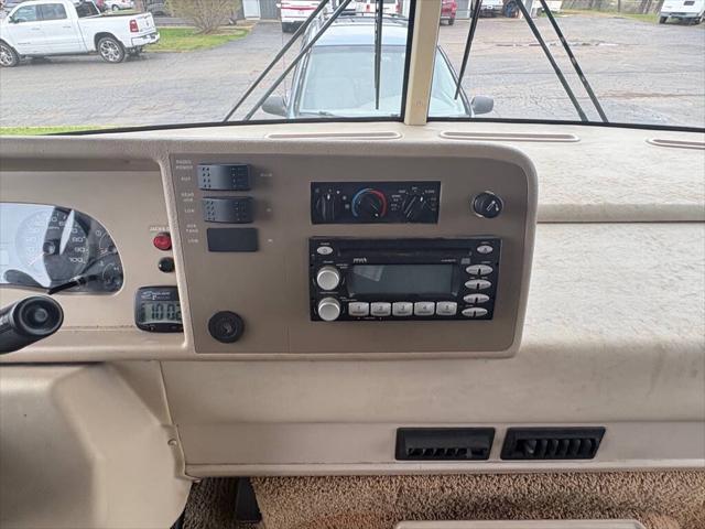 2006 Ford F-53 4X2  208 228 in. WB