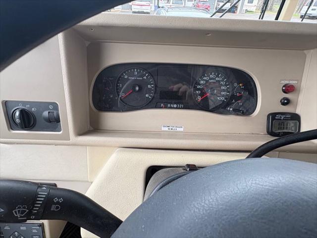 2006 Ford F-53 4X2  208 228 in. WB