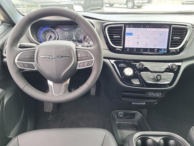 2025 Chrysler Voyager VOYAGER