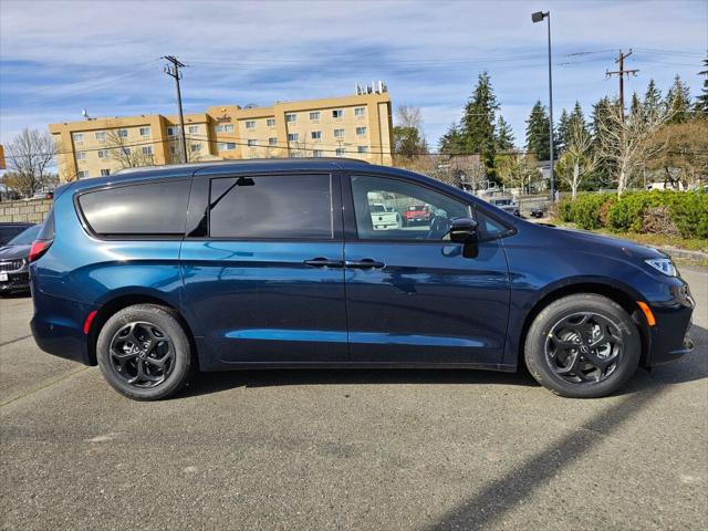 2025 Chrysler Pacifica Hybrid PACIFICA PLUG-IN HYBRID S APPEARANCE