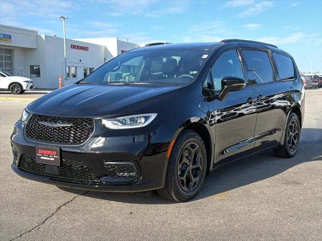 2025 Chrysler Pacifica Hybrid PACIFICA PLUG-IN HYBRID S APPEARANCE