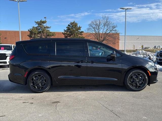 2025 Chrysler Pacifica Hybrid PACIFICA PLUG-IN HYBRID S APPEARANCE