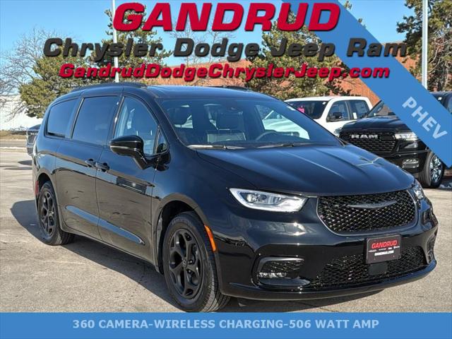 2025 Chrysler Pacifica Hybrid PACIFICA PLUG-IN HYBRID S APPEARANCE