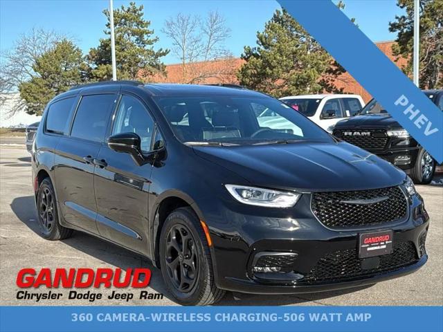 2025 Chrysler Pacifica Hybrid PACIFICA PLUG-IN HYBRID S APPEARANCE