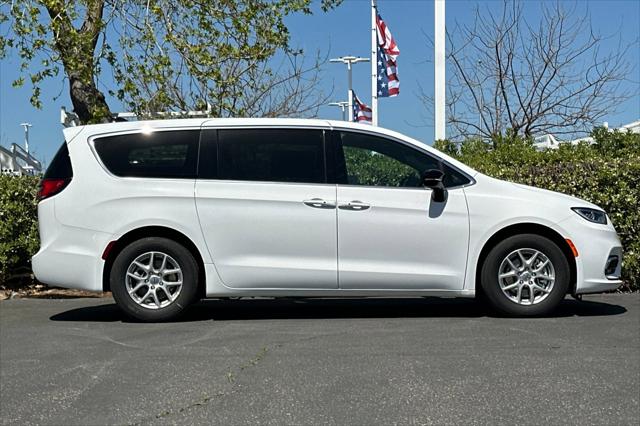 2025 Chrysler Pacifica PACIFICA SELECT