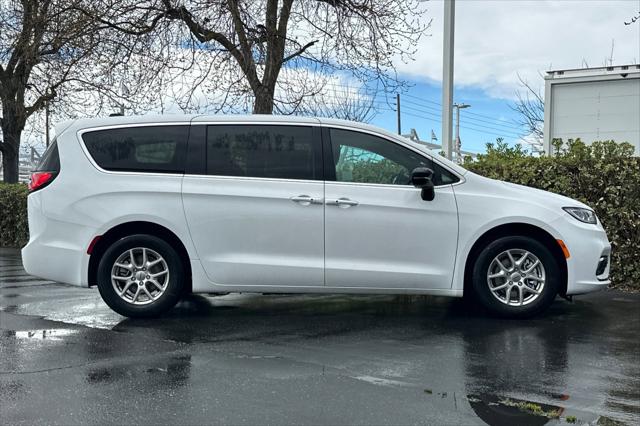 2025 Chrysler Pacifica PACIFICA SELECT