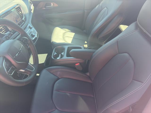 2025 Chrysler Pacifica PACIFICA SELECT