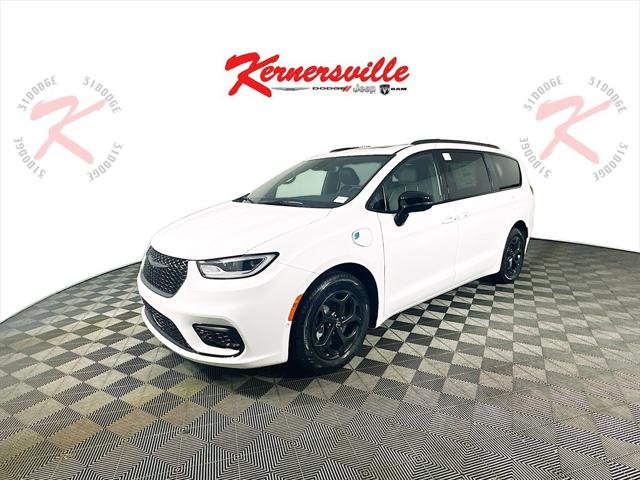 2025 Chrysler Pacifica Hybrid PACIFICA PLUG-IN HYBRID S APPEARANCE