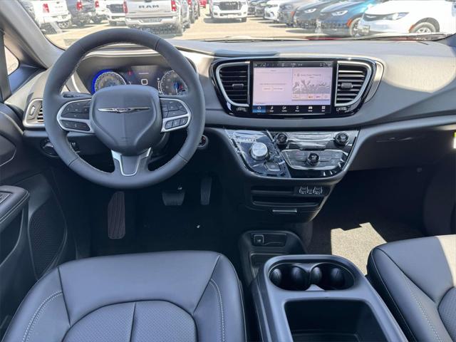 2025 Chrysler Voyager VOYAGER