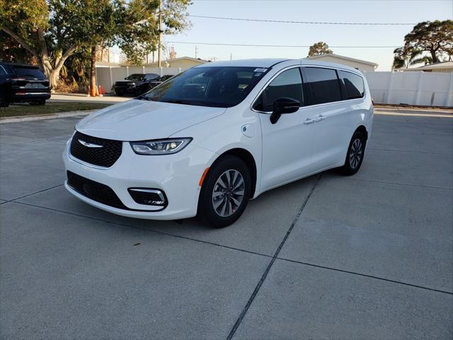 2025 Chrysler Pacifica Hybrid PACIFICA PLUG-IN HYBRID SELECT