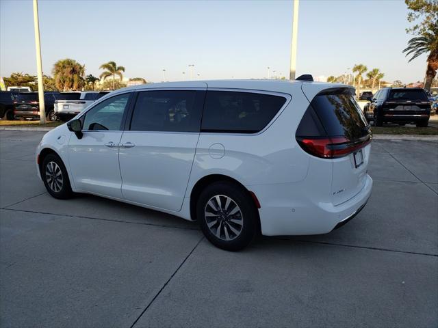 2025 Chrysler Pacifica Hybrid PACIFICA PLUG-IN HYBRID SELECT