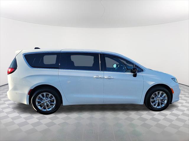 2025 Chrysler Pacifica PACIFICA SELECT AWD