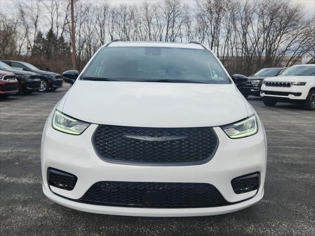 2025 Chrysler Pacifica Hybrid PACIFICA PLUG-IN HYBRID S APPEARANCE