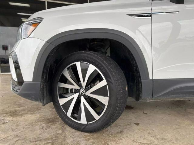 2024 Volkswagen Taos 1.5T SE