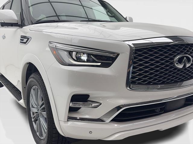 2023 INFINITI QX80 LUXE