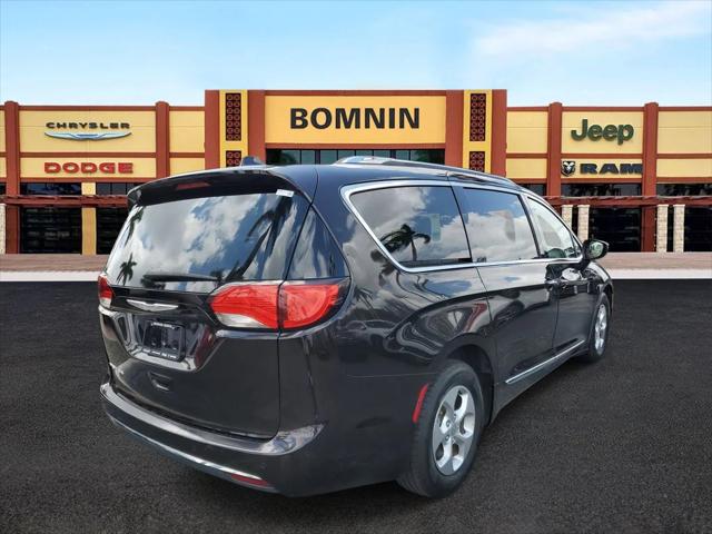 2017 Chrysler Pacifica Touring-L Plus