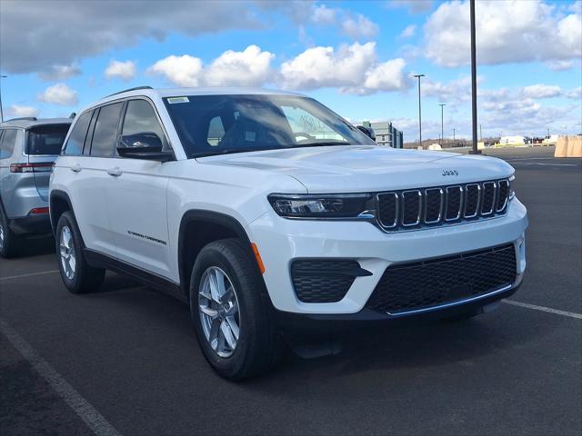 2025 Jeep Grand Cherokee GRAND CHEROKEE LAREDO X 4X4