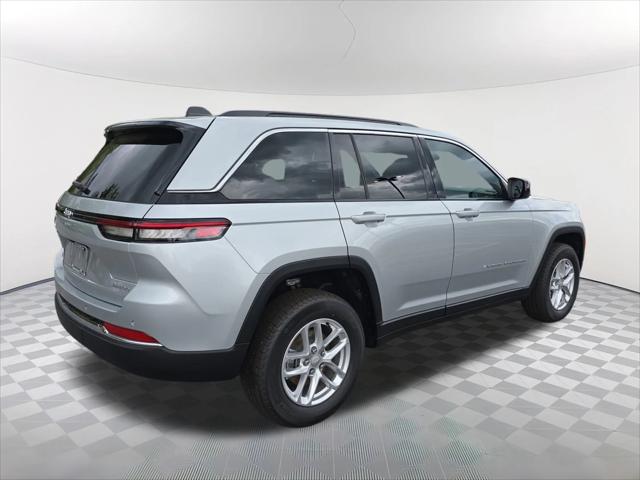 2025 Jeep Grand Cherokee GRAND CHEROKEE LAREDO X 4X4